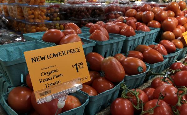 A group representing importers said it was gratified that the Trump administration is lifting the tariffs on Mexican tomatoes. But it cautioned that beefed-up inspections could act as another barrier to free trade. A group representing importers said it was gratified that the Trump administration is lifting the tariffs on Mexican tomatoes. But it cautioned that beefed-up inspections could act as another barrier to free trade.