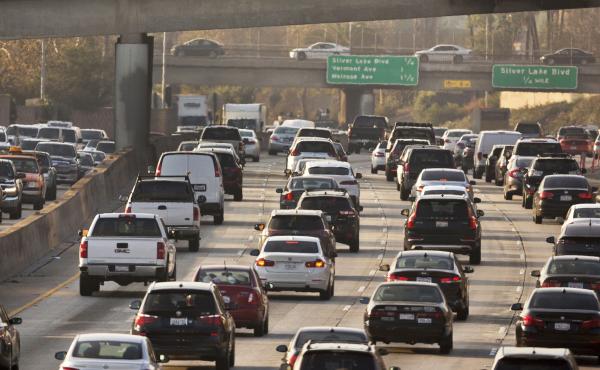 Traffic on the Hollywood Freeway in Los Angeles in 2018. The Trump administration is weakening auto pollution standards, rolling back a key Obama-era policy that sought to curb climate change. Traffic on the Hollywood Freeway in Los Angeles in 2018. The Trump administration is weakening auto pollution standards, rolling back a key Obama-era policy that sought to curb climate change.