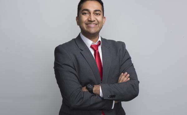 Dr. Vinay Prasad is 35 and an assistant professor of medicine at Oregon Health and Science University in Portland, where he researches health policy, the high cost of drugs and evidence-based medicine. He has more than 21,000 followers on Twitter. Dr. Vinay Prasad is 35 and an assistant professor of medicine at Oregon Health and Science University in Portland, where he researches health policy, the high cost of drugs and evidence-based medicine. He has more than 21,000 followers on Twitter.