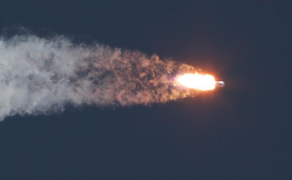 A SpaceX Falcon9 rocket blasts off the launch pad in February 2015, carrying the NOAA's Deep Space Climate Observatory spacecraft. The same type of rocket attempted to place a U.S. spy satellite in orbit on Sunday. A SpaceX Falcon9 rocket blasts off the launch pad in February 2015, carrying the NOAA's Deep Space Climate Observatory spacecraft. The same type of rocket attempted to place a U.S. spy satellite in orbit on Sunday.