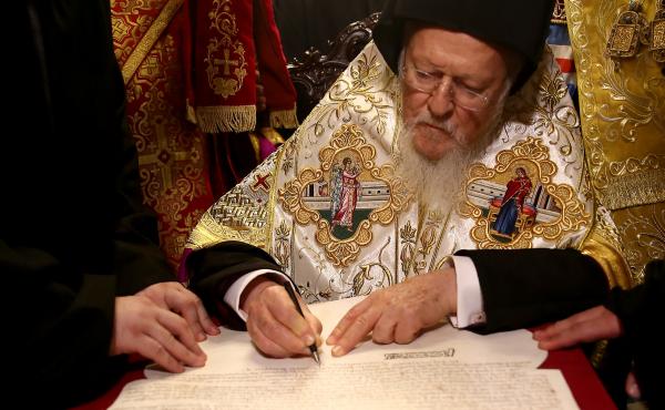Bartholomew I signs the Tomos of Autocephaly, marking the formal independence of the Ukrainian Orthodox Church at the Patriarchal Church of St. George in Istanbul. Bartholomew I signs the Tomos of Autocephaly, marking the formal independence of the Ukrainian Orthodox Church at the Patriarchal Church of St. George in Istanbul.