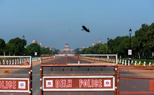 A crow flies near Rashtrapati Bhavan, the presidential palace in New Delhi, on April 2. Air quality has markedly improved in India's capital since the country's coronavirus lockdown began last month. A crow flies near Rashtrapati Bhavan, the presidential palace in New Delhi, on April 2. Air quality has markedly improved in India's capital since the country's coronavirus lockdown began last month.