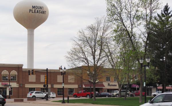 A lot of Iowa business owners in towns like Mount Pleasant are facing chronic labor shortages. One solution is to encourage more outsiders to come to the state, including immigrants. A lot of Iowa business owners in towns like Mount Pleasant are facing chronic labor shortages. One solution is to encourage more outsiders to come to the state, including immigrants.
