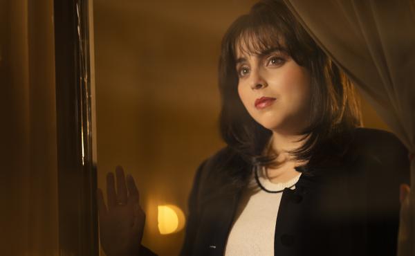 Beanie Feldstein plays Monica Lewinsky in Impeachment: American Crime Story. Lewinsky served as a producer on the show. Beanie Feldstein plays Monica Lewinsky in Impeachment: American Crime Story. Lewinsky served as a producer on the show.